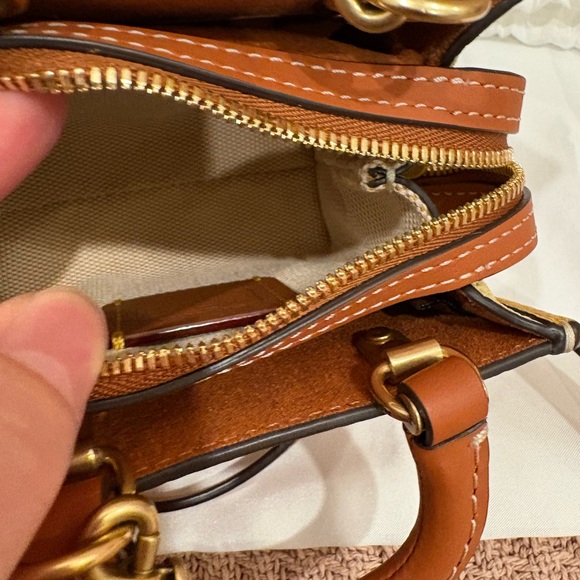 Coach 1941 Rogue 12 in Buttercup - Picture 8 of 11